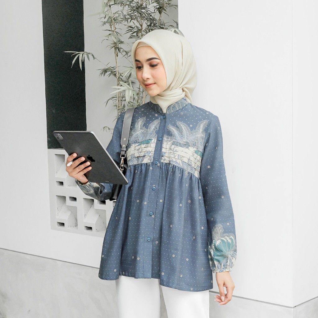 Model baju batik kerja wanita berhijab 3