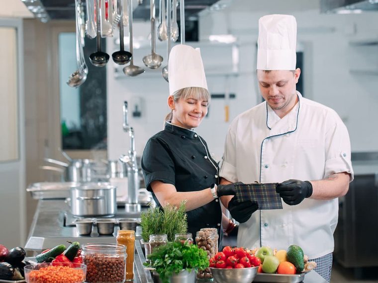 Perbedaan Chef, Koki dan Helper