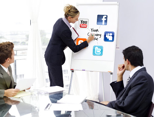 pengertian social media consultant adalah