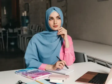 perbedaan menulis fiksi dan non-fiksi