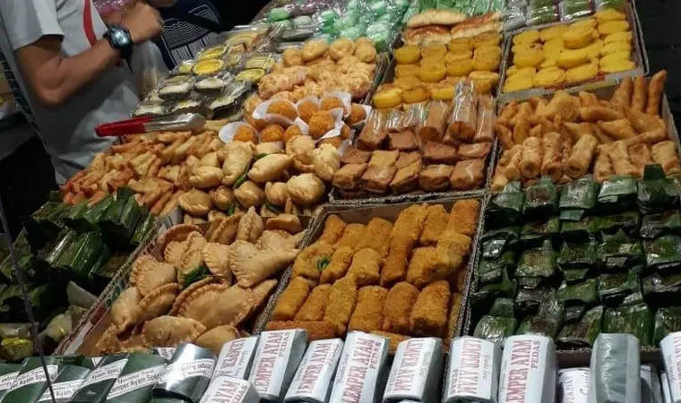 aneka jajanan pasar