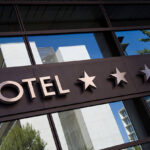 perbedaan fasilitas hotel bintang 3 4 dan 5