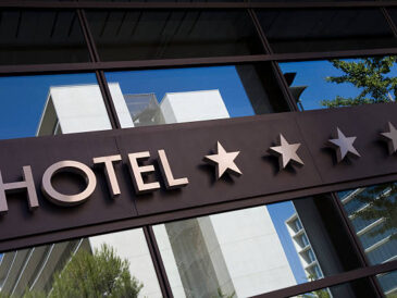 perbedaan fasilitas hotel bintang 3 4 dan 5