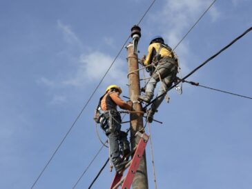 Fakta Kabel Listrik di Indonesia yang Berantakan dan Mengancam Keselamatan