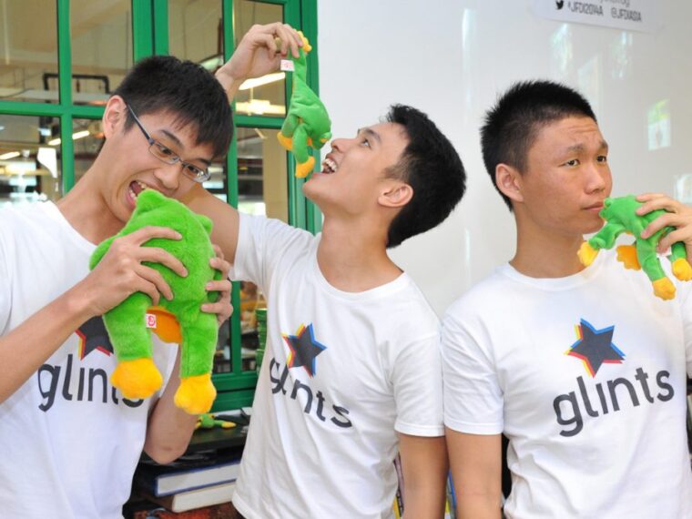 glints